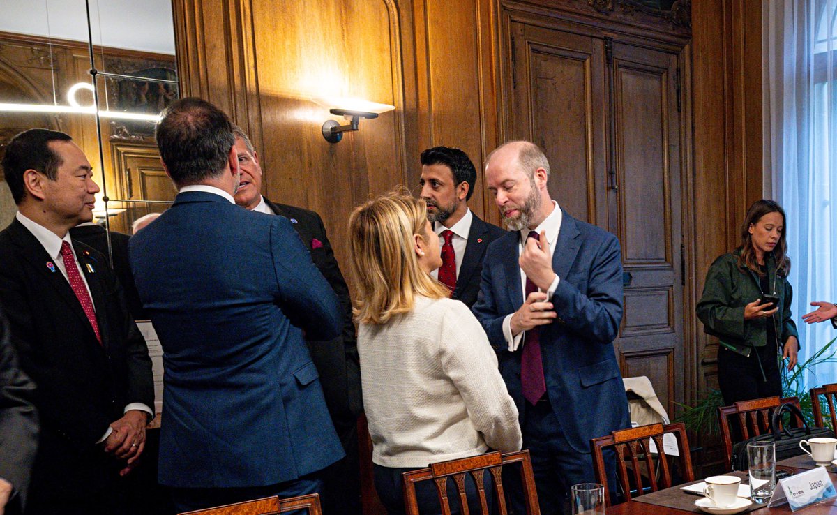 Maria Tripodi (@tripodimaria) on Twitter photo Su delega del VPdC <a href="/Antonio_Tajani/">Antonio Tajani</a>, ho partecipato al <a href="/G7/">G7</a> Trade Minister’s Meeting. Abbiamo discusso di crescita, regolamentazione del sistema commerciale globale, diversificazione di approvvigionamento per sistemi produttivi. Un ringraziamento alla Presidenza 🇨🇦<a href="/MSidhuLiberal/">Maninder Sidhu</a>! Su delega del VPdC <a href="/Antonio_Tajani/">Antonio Tajani</a>, ho partecipato al <a href="/G7/">G7</a> Trade Minister’s Meeting. Abbiamo discusso di crescita, regolamentazione del sistema commerciale globale, diversificazione di approvvigionamento per sistemi produttivi. Un ringraziamento alla Presidenza 🇨🇦<a href="/MSidhuLiberal/">Maninder Sidhu</a>!