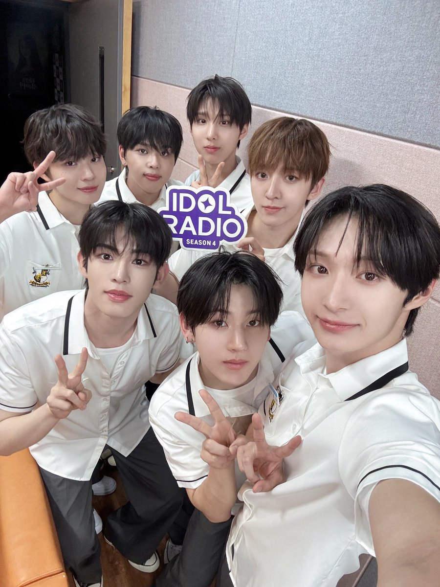 아이돌 라디오4 #ep127_킥플립 (DJ 선우) 스트리밍 방송이 시작됐습니다!

📲 MBC RADIO 공식 Youtube 채널에서 라이브 스트리밍
youtube.com/live/FLcj3zj-h…

#MBC #IDOLRADIO #아이돌라디오 #THEBOYZ #더보이즈 #선우
#킥플립 #KickFlip

<a href="/THEBOYZ_officl/">더보이즈 (THE BOYZ)</a>
<a href="/kickflip_jype/">KickFlip</a>