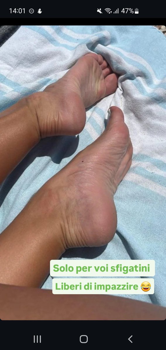 lindalarossa01's tweet photo. Una delle storie che faccio su instagram mentre sono al mare 🤭
Seguimi li: lindalarossa2001 
#footfetısh #feetworshi̇p #feetfetısh #soles #slavery #moneymistress #moneyslave #paypigsfindme #paypigfindom #paypigswelcomed #femdom @Guglielmo_rt @rt_promo2k @findomitalia @Ginarchia_ https://t.co/NTFWxgNMKk