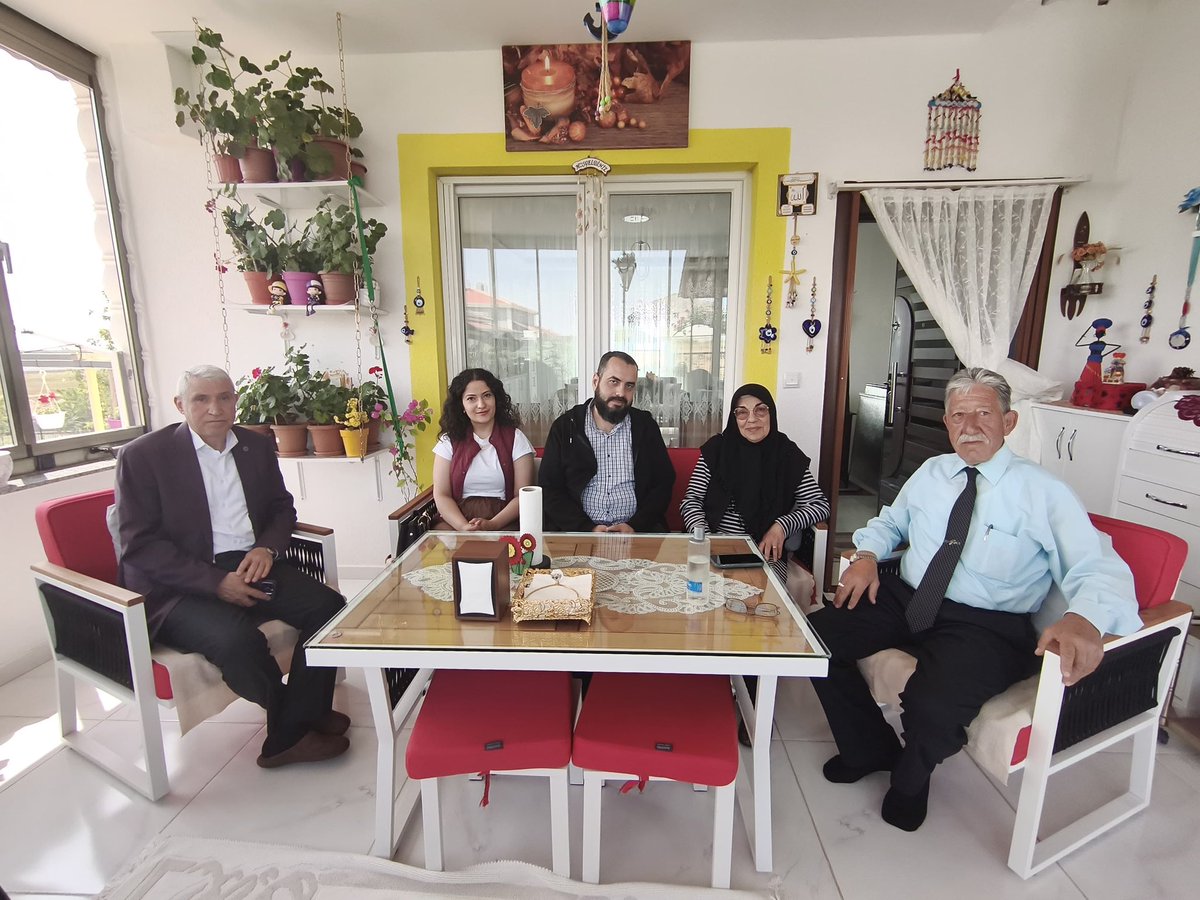 Kırşehir Aile ve Sosyal Hizmetler İl Müdürlüğü (@kirsehirashm) on Twitter photo İl Müdürümüz Murat Konan, İl Müdür Yard. Esra Yaman Özdil ve Şube Müd. Recep Yıldırım, Muharip Gaziler Derneği Şube Başkanı Kemal Parlak’ı ziyaret etti.
<a href="/tcailesosyal/">T.C. Aile ve Sosyal Hizmetler Bakanlığı</a>
<a href="/ashb_sehitgazi/">Şehit Yakınları ve Gaziler Genel Müdürlüğü</a>
<a href="/KirsehirValilik/">Kırşehir Valiliği</a>
<a href="/DemiryurekSefa/">Murat Sefa Demiryürek</a>
#AileYılı
#AnadolununRuhuKırşehir
#KırşehirinRuhuAile İl Müdürümüz Murat Konan, İl Müdür Yard. Esra Yaman Özdil ve Şube Müd. Recep Yıldırım, Muharip Gaziler Derneği Şube Başkanı Kemal Parlak’ı ziyaret etti.
<a href="/tcailesosyal/">T.C. Aile ve Sosyal Hizmetler Bakanlığı</a>
<a href="/ashb_sehitgazi/">Şehit Yakınları ve Gaziler Genel Müdürlüğü</a>
<a href="/KirsehirValilik/">Kırşehir Valiliği</a>
<a href="/DemiryurekSefa/">Murat Sefa Demiryürek</a>
#AileYılı
#AnadolununRuhuKırşehir
#KırşehirinRuhuAile