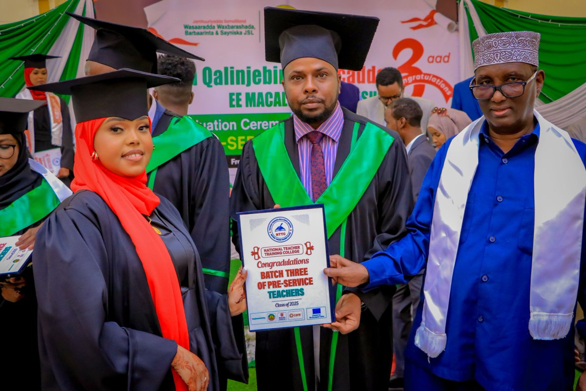 caresom's tweet image. 🎓Congrats! 106 female graduates of Somaliland National Education College in Hargeisa, trained on class teaching by @caresom and funded by @EU_in_Somalia under Horumarinta Cilmiga IV, received their teacher trainee certificates and are now fully ready to teach across Somaliland!