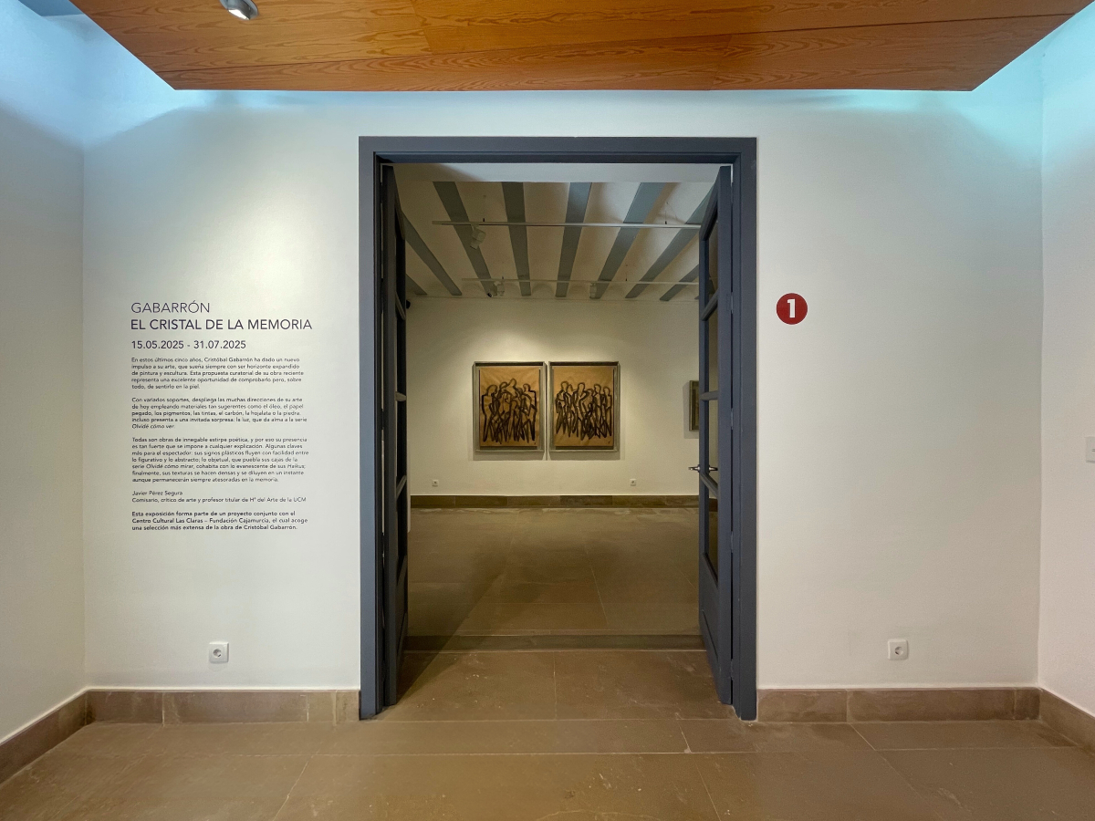 Esta #obradelasemana de Cristóbal Gabarrón, de su serie "Juntos somos más fuertes", celebra la unidad a través de la diversidad. Ahora expuesta en el Museo Cristóbal Gabarrón (Mula) como parte de "Gabarrón. El cristal de la memoria"

#elcristaldelamemoria #diversidad #solidaridad