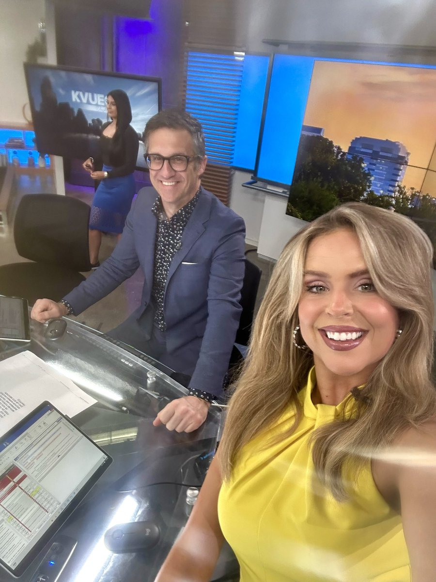 suphannahrucker's tweet photo. Every morning after @KVUE Daybreak on cable, you can switch over to KVUE + on streaming, available on Roku &amp; Fire TV. ☀️

@RobEvansTV is rocking the glasses today. https://t.co/tHq4k79KY2