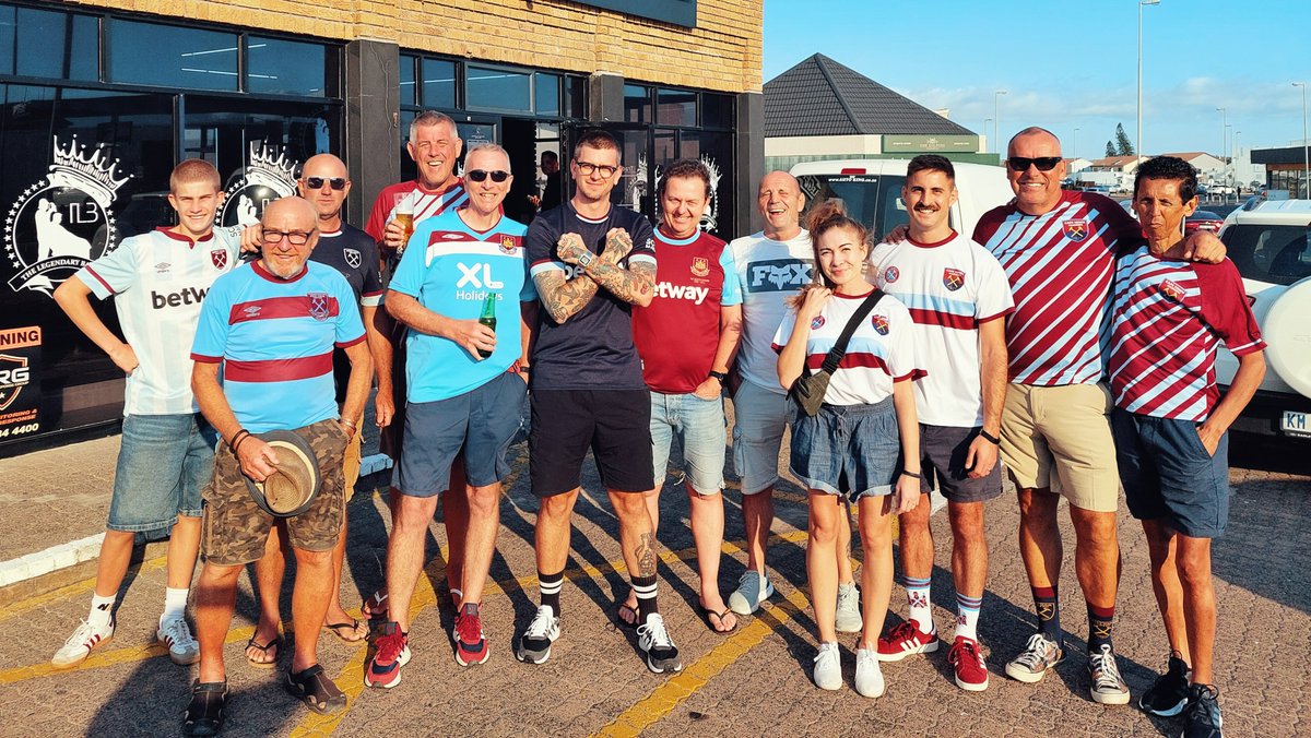 capetownhammers's tweet image. We are Cape Town's claret and blue army ๐ฟ๐ฆโ๏ธ #CapeTownHammers #WestHam #COYI