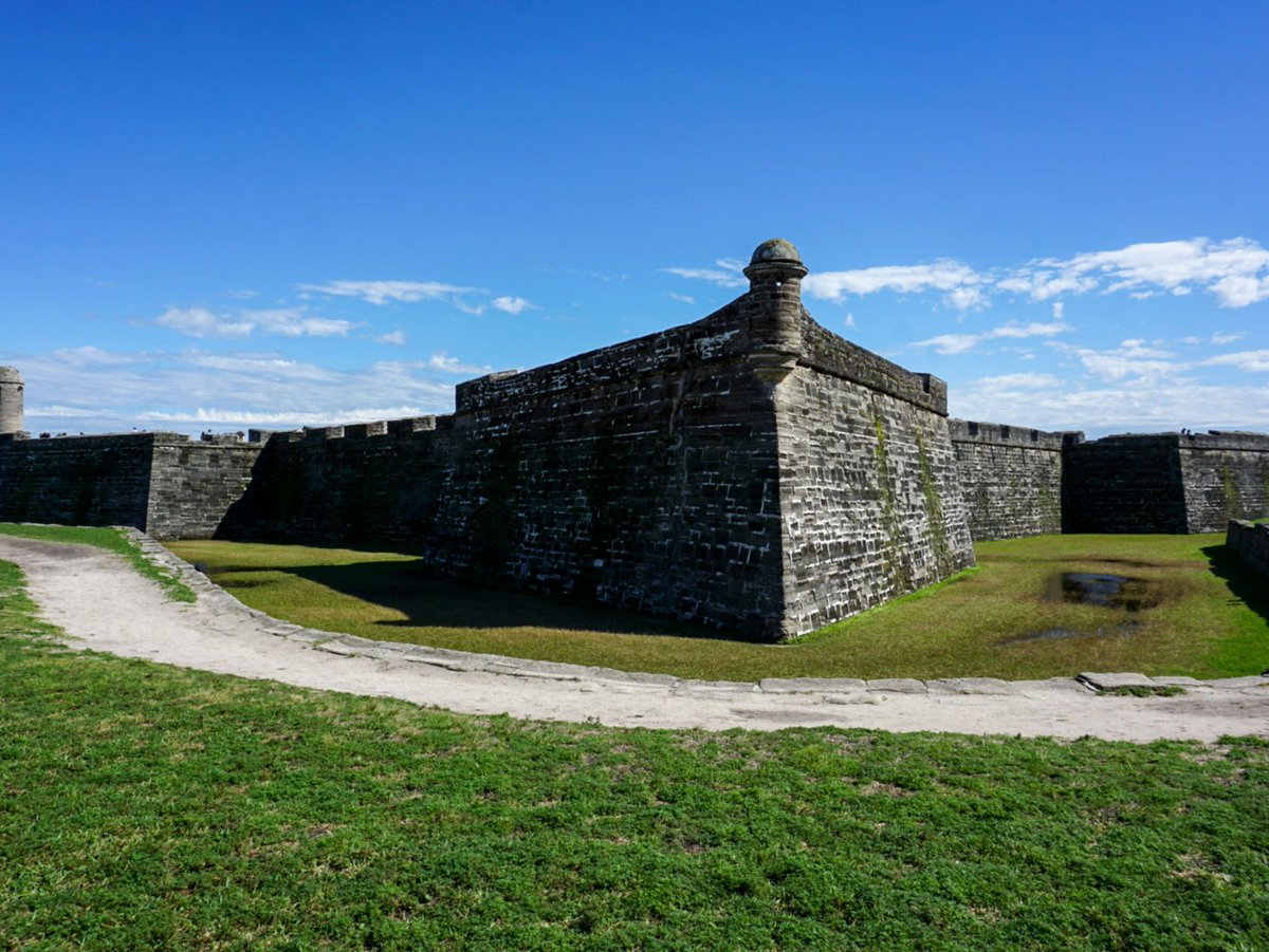 YourKeyToStAug's tweet photo. Did you know? Castillo de San Marcos is the oldest masonry fort in the continental U.S.
And it's still standing strong ☺️ 

#FunFact #StAugustineHistory #History https://t.co/lBU1ZlZC7I