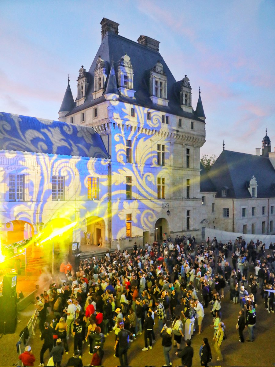 🔴 𝗥𝗘𝗩𝗢𝗟𝗨𝗞𝗧𝗜𝗢𝗡 𝗢𝗡𝗘 🔥 | Ce 7 juin, le parc du #chateau vibrera au rythme des musiques électroniques à l’occasion du Festival Rêvoluktion One ! ⚡️

⚠️ Le château fermera ses portes plus tôt :
👉 Dernière entrée à 16h
👉 Fermeture à 17h
🎟 bit.ly/BilletterieVal…