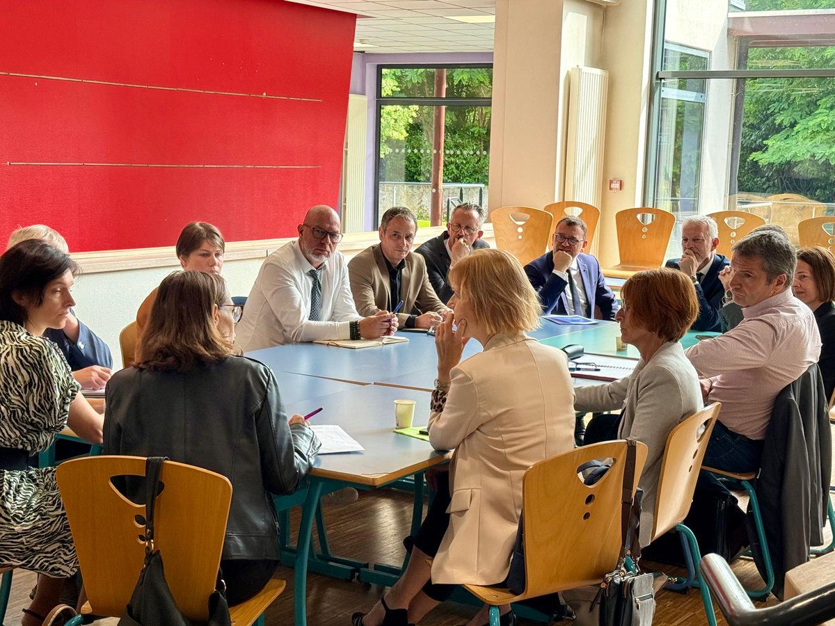 Académie Strasbourg (@acstrasbourg) on Twitter photo 💬 Réunions de bassin dans l’<a href="/acstrasbourg/">Académie Strasbourg</a> cette semaine pour préparer la rentrée 2025-2026.
À Guebwiller, Cernay, Mulhouse, le recteur <a href="/OlivierKlein93/">Olivier Klein</a> à l’écoute du terrain pour participer à une réflexion de proximité et bâtir des réponses adaptées à chaque territoire. 💬 Réunions de bassin dans l’<a href="/acstrasbourg/">Académie Strasbourg</a> cette semaine pour préparer la rentrée 2025-2026.
À Guebwiller, Cernay, Mulhouse, le recteur <a href="/OlivierKlein93/">Olivier Klein</a> à l’écoute du terrain pour participer à une réflexion de proximité et bâtir des réponses adaptées à chaque territoire.