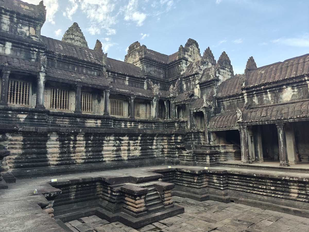 VikasSwarup's tweet image. Finally made it to Angkor Wat – the largest Hindu temple in the world. Truly massive and incredibly well preserved. Hard to believe this was built nearly 900 years ago.