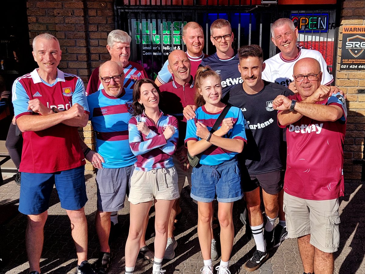capetownhammers's tweet image. Stand up if you love West Ham ๐ฟ๐ฆโ๏ธ #CapeTownHammers #WestHam #COYI