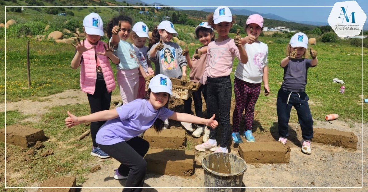 Début mai, nos élèves de CP B et CP D étaient en voyage à Dardara, dans la région de Chefchaouen.🏔️🇲🇦

Au programme :
• Randonnée🥾 et découverte de la terre adobe ou pisé (construction durable)🏘️
• Ateliers traditionnels : poterie🏺, fabrication du pain🍞, mosaïque marocaine…
