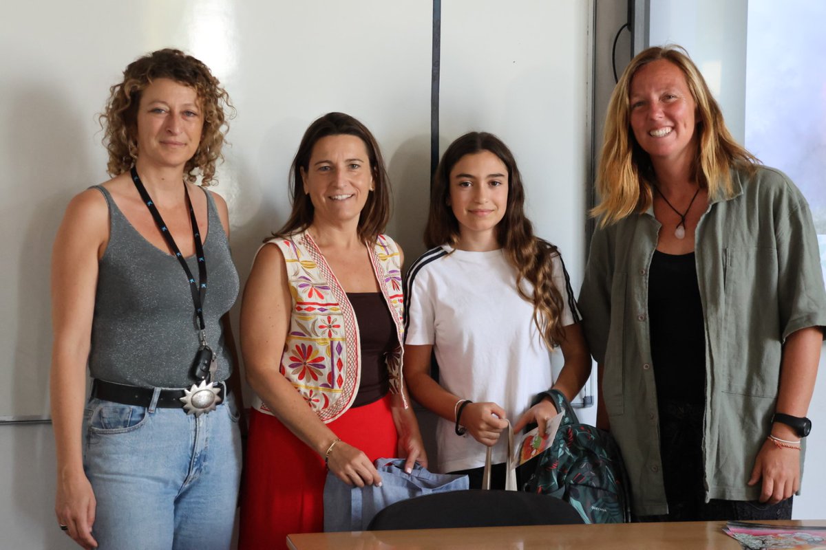 🎨🔥 Aquest matí s’han lliurat els premis del concurs “Ni 1 foc al bosc!” a Sant Antoni!

🎁 Les premiades han rebut un val de 50 € per gastar al comerç local i materials de medi ambient.

Els seus dibuixos s’han convertit en postals informatives! 🖼️