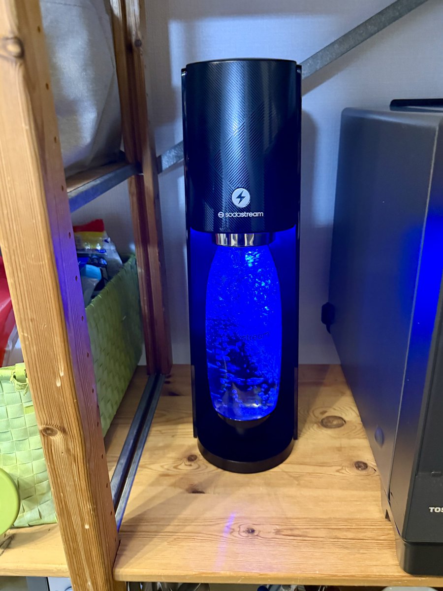 TakenoyamaJK's tweet photo. この前ソーダストリームが壊れたので新しく買い替えました✨ワンタッチめちゃくちゃ便利〜♡お酒捗る〜😆🥃✨

#Sodastream 
#Eterra https://t.co/syEJXnbDFW
