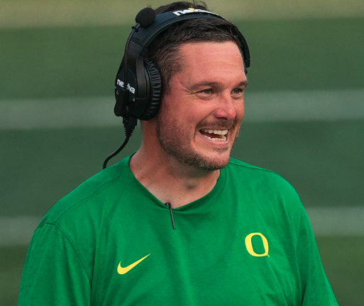 He drove 13 hours straight—uninvited—and refused to leave until Todd Graham gave him a job.

Now he's the head coach at Oregon.

Here's the story of Dan Lanning.

🧵 THREAD