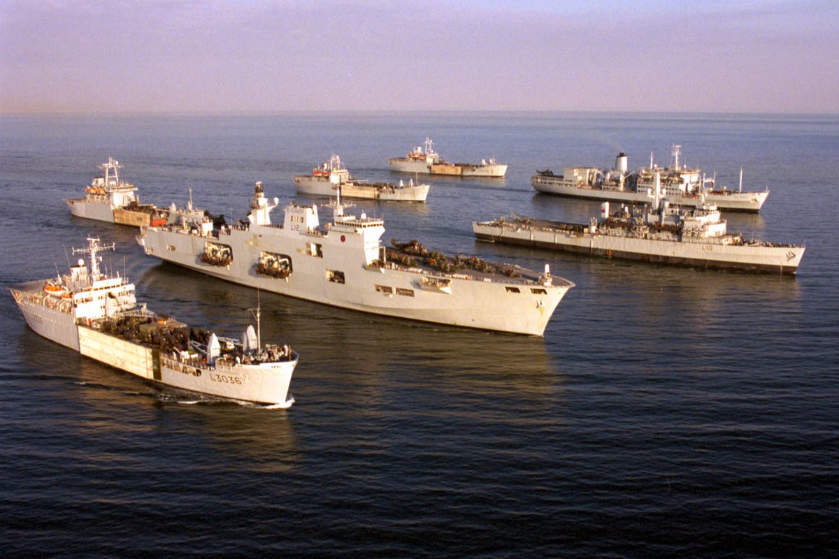HMS Fearless, HMS Ocean, RFA Sir Tristram, RFA Fort Austin, RFA Sir Bedivere, RFA Sir Percival, RFA Sir Galahad 28/8/01 ⚓️