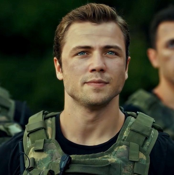 bir kalp                                                               hadi
bir kere                                                           cıstak
sever                                                                cıstak