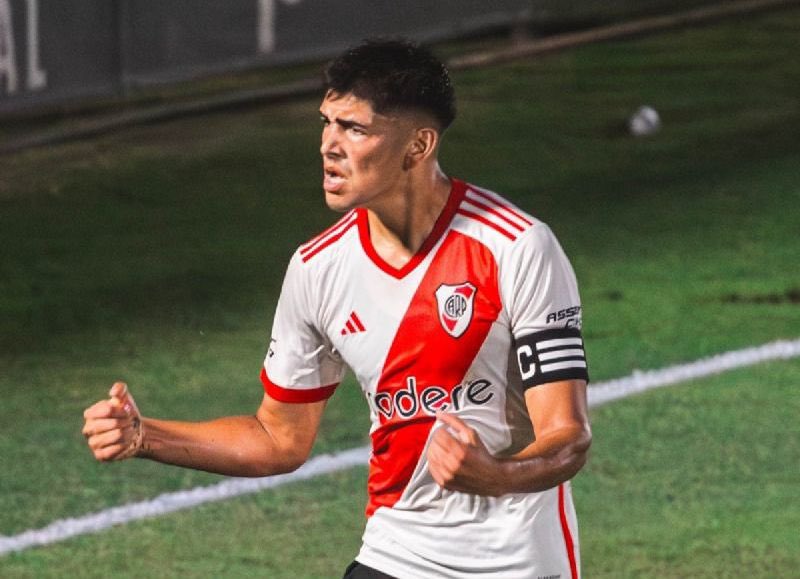 BandaRoja_'s tweet photo. #RiveroGate
✅ Esta mañana, Lautaro Rivero se unirá a los entrenamientos de #River.
🔶 No hay que descartar que juegue como lateral izquierdo en caso de que no llegue ninguno. Es un puesto que ocupó varias ocasiones en Central Córdoba.
📣 - @ivanalvarenga1