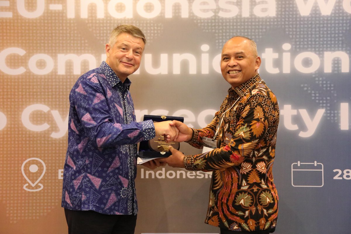 ESIWA_EU's tweet image. ๐ป #CyberSecurity ๐ธ from EU-Indonesia workshop on communication response to cybersecurity incidents
๐ช๐บ๐ค๐ฎ๐ฉ Deepening #EUIndonesia collaboration on cyber governance, crisis response & digital transformation
๐ช๐ป By @BSSN_RI + @uni_eropa + @ESIWA_EU
#EUdefence #EUforeignpolicy