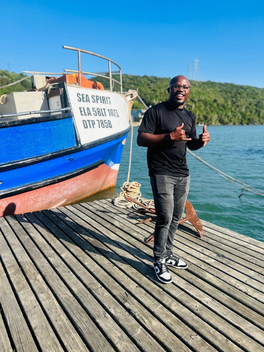 😂I never know what to do with my hands , posing is not my spilion .