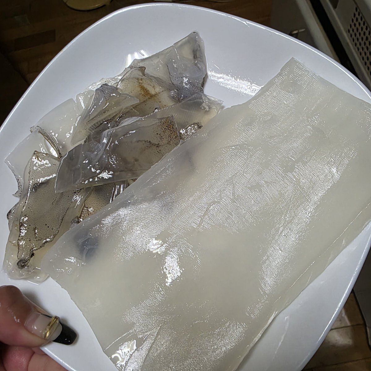 n_elfi_r's tweet image. もらったイカともらったヒラと自分でとったハマグリ。笑
イカ釣りばっかやから魚釣り行きたくなってきた🥲
何でもいいから魚釣りたい🥺