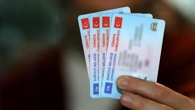 Hiç ehliyeti olmayan ve araç kullananlar 18 bin lira ceza ödeyecek

Ehliyeti olupta yanında bulundurmayan kişilere 40 bin lira ceza

Biri bunu bana açıklasın...