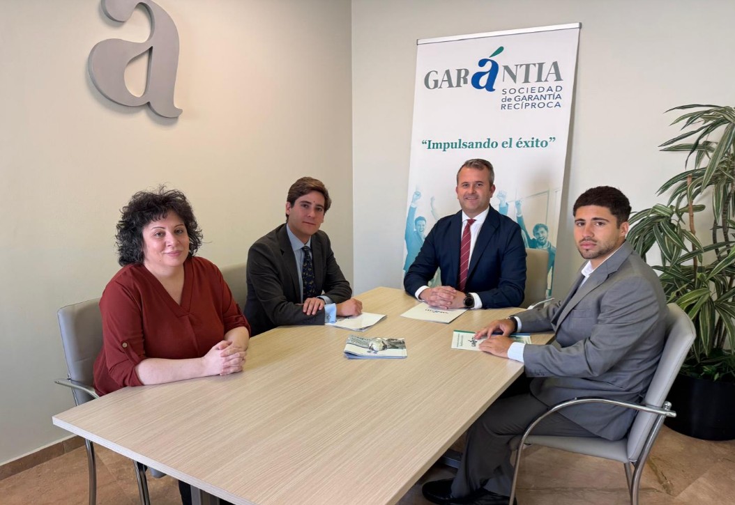 SGR_Garantia's tweet photo. ➞ 𝗔𝘀í 𝘀𝗼𝗺𝗼𝘀 𝗲𝗻 @SGR_Garantia  🔷 Entrevista a Manuel Suárez González, Delegado de Garántia en Huelva. Conocemos la actividad y los retos del equipo de la SGR en la provincia onubense.
https://t.co/FydgG97CjN https://t.co/5K9viOcsm0