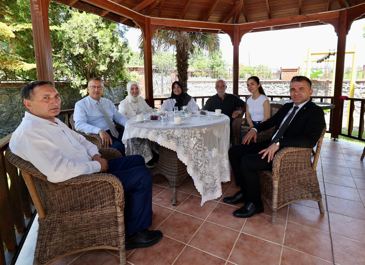 Kıymetli eşim Elveda Hanım ve AK Parti Adapazarı İlçe Başkanımız Samet Çağlayan ile birlikte İkizce Müslim Mahalle Muhtarımız Murat Turan'ı hanesinde ziyaret ettik.

Misafirperverlikleri için teşekkür ediyor, çalışmalarında kolaylıklar diliyoruz.