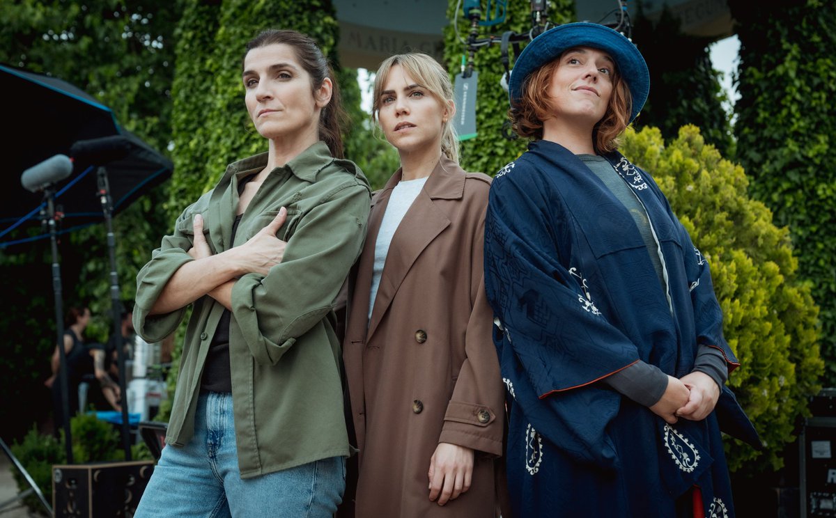 PreviouslyFilmx's tweet photo. #TodoArde
💥 BOMBAZO 💥
Aura Garrido, Victoria Teijeiro y María Rodríguez Soto protagonizan la adaptación de la novela de @JuanGomezJurado. https://t.co/t7ViFRxhfz