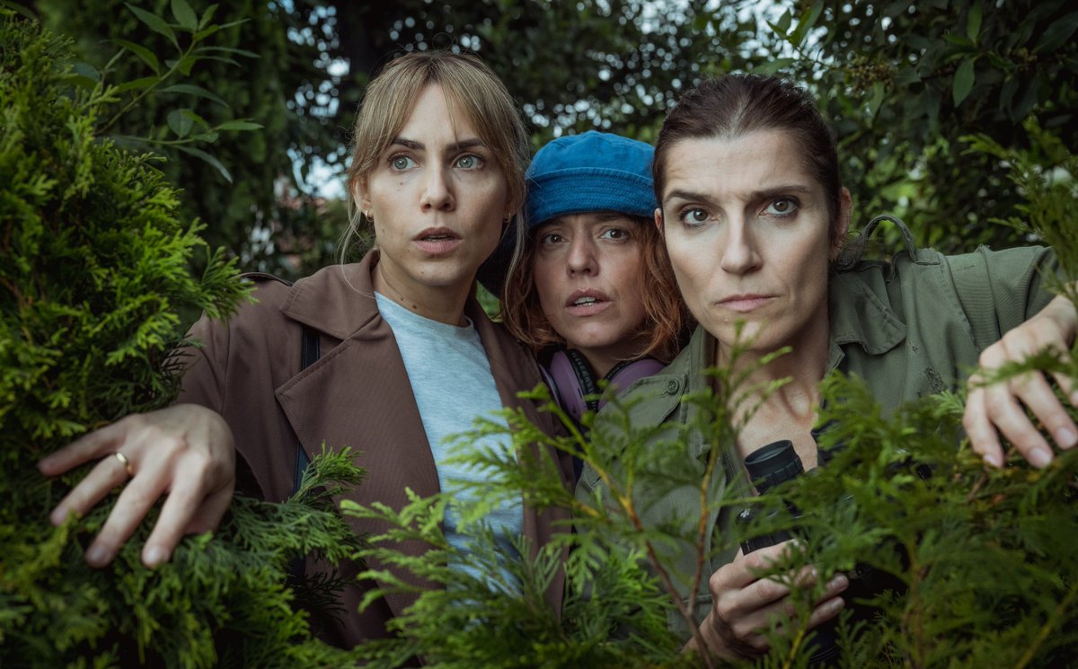 PreviouslyFilmx's tweet photo. #TodoArde
💥 BOMBAZO 💥
Aura Garrido, Victoria Teijeiro y María Rodríguez Soto protagonizan la adaptación de la novela de @JuanGomezJurado. https://t.co/t7ViFRxhfz