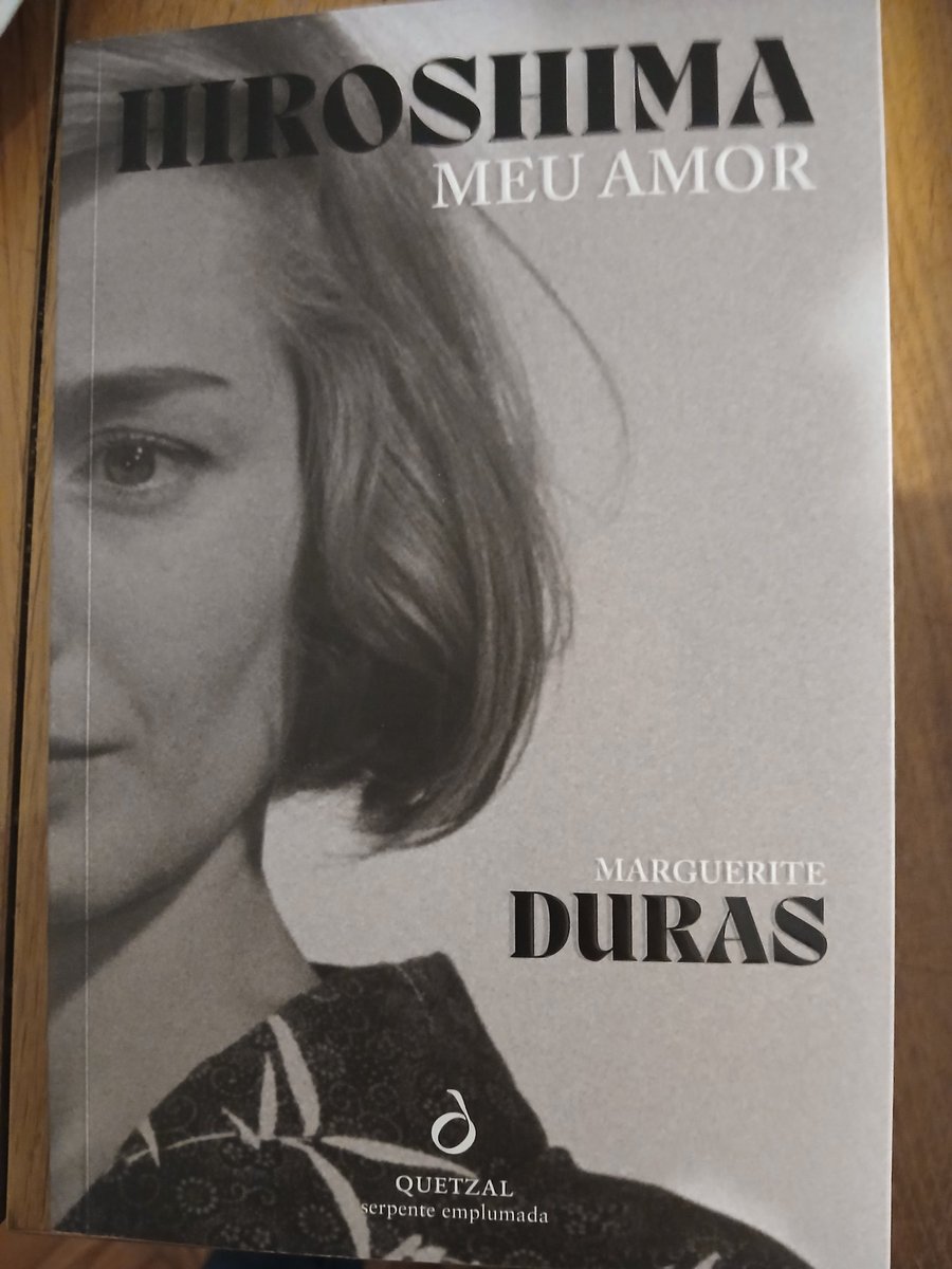 A propósito da Feira e dos Livros: tenho andado nos últimos tempos numa alternância - quase simultânea - entre M.Duras e J. Bénard da Costa; sinto-me como um velho irlandês que conheço no Alentejo, que, no café habitual, bebe sempre um whisky e uma cerveja em goles alternados
