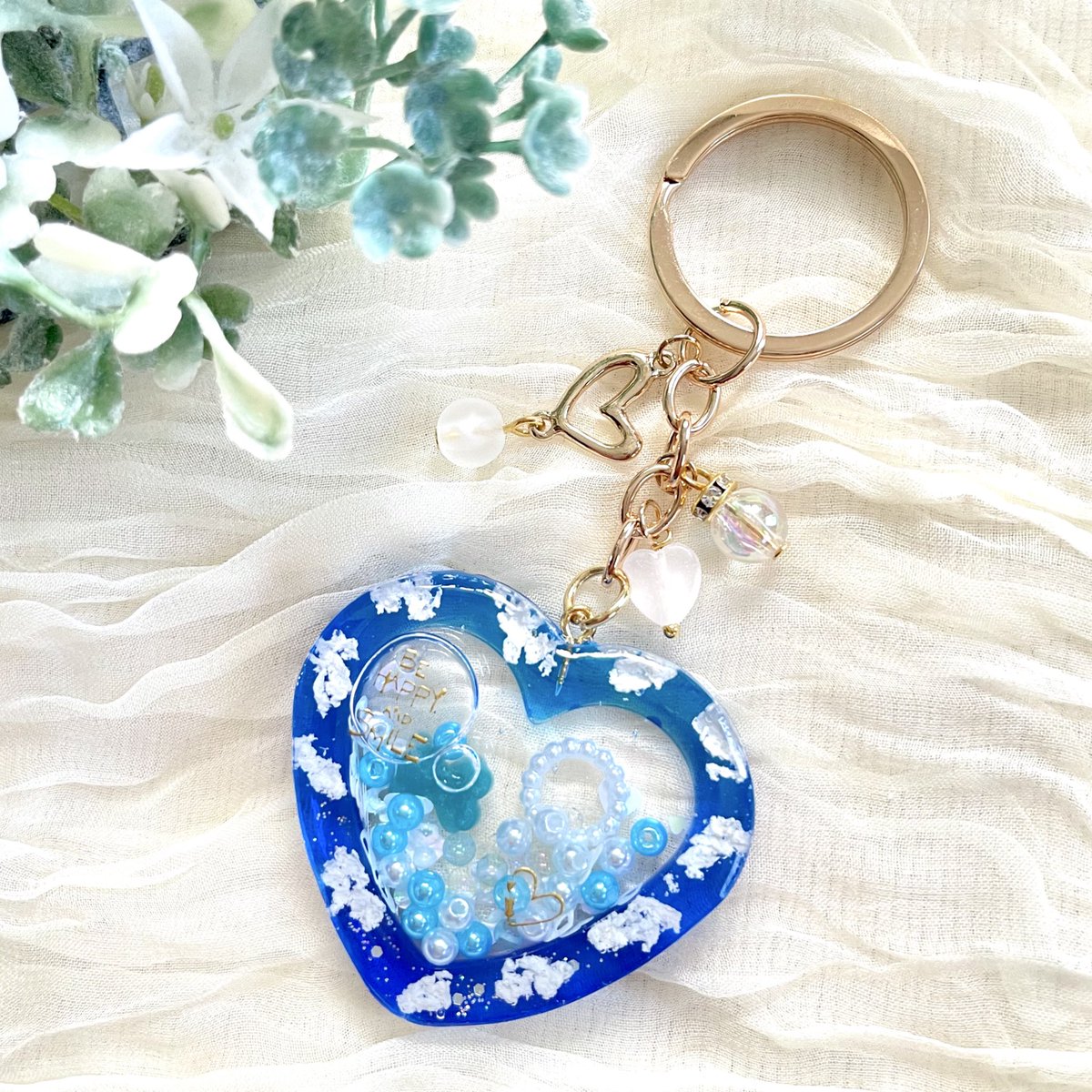 珍しく雲レジン︎︎☁
青が深くなっていく宵の空が好き✨💙
青の移り変わる感じが表現できてるかな？
minne.com/items/43166648