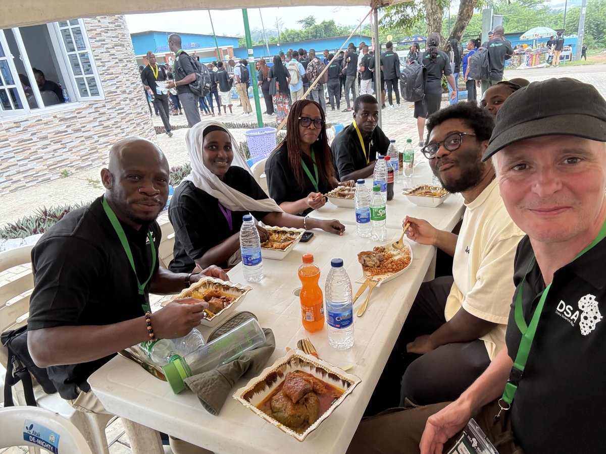 ⁦<a href="/QueensButtery/">QueensCollegeButtery</a>⁩ some suggestions for the menu, traditional Amala with Ewedu and Gbegiri ⁦w/ fellow Queens’ member <a href="/dada_tomisin/">Costanza</a>⁩ and Dr. Adeleke