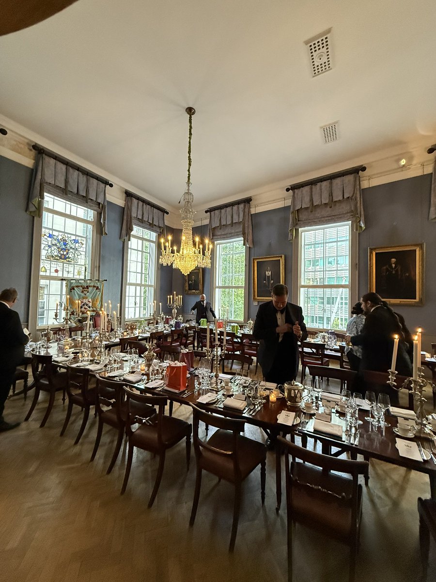 A lovely evening spent at Poulters Lodge No.6879 last Monday. I witnessed a fantastic passing in the fantastic surroundings of <a href="/PoultersCompany/">Worshipful Company of Poulters</a>. 

#Freemasons
