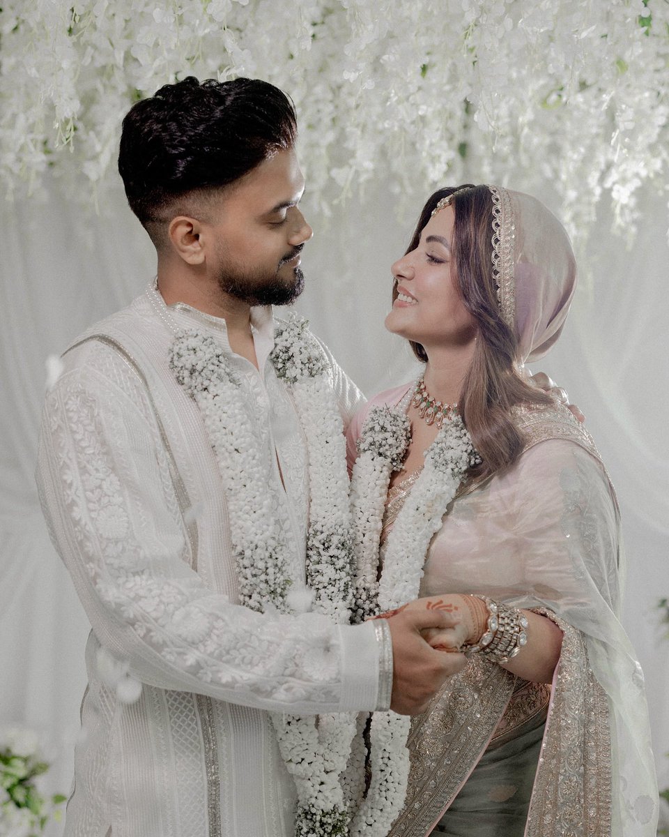 indiaforums's tweet photo. Hina Khan ties the knot with longtime love Rocky Jaiswal in a beautiful and intimate wedding ceremony filled with love, warmth, and magic. Wishing the couple a lifetime of happiness! 
.
.
.
 #IF #IndiaForums #HinaWedsRocky #HiRO #HinaKhan #RockyJaiswal #HinaKhanMarried @eyehinakhan