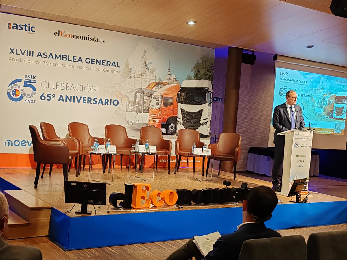 El presidente de <a href="/astic1960/">ASTIC</a> <a href="/MarcosBasante/">Marcos Basante</a> inaugura la XLVIII Asamblea.

Además recuerda que se cumplen 65 años de si fundación.

También estuvieron en el origen de la <a href="/CEOE_ES/">CEOE</a>
