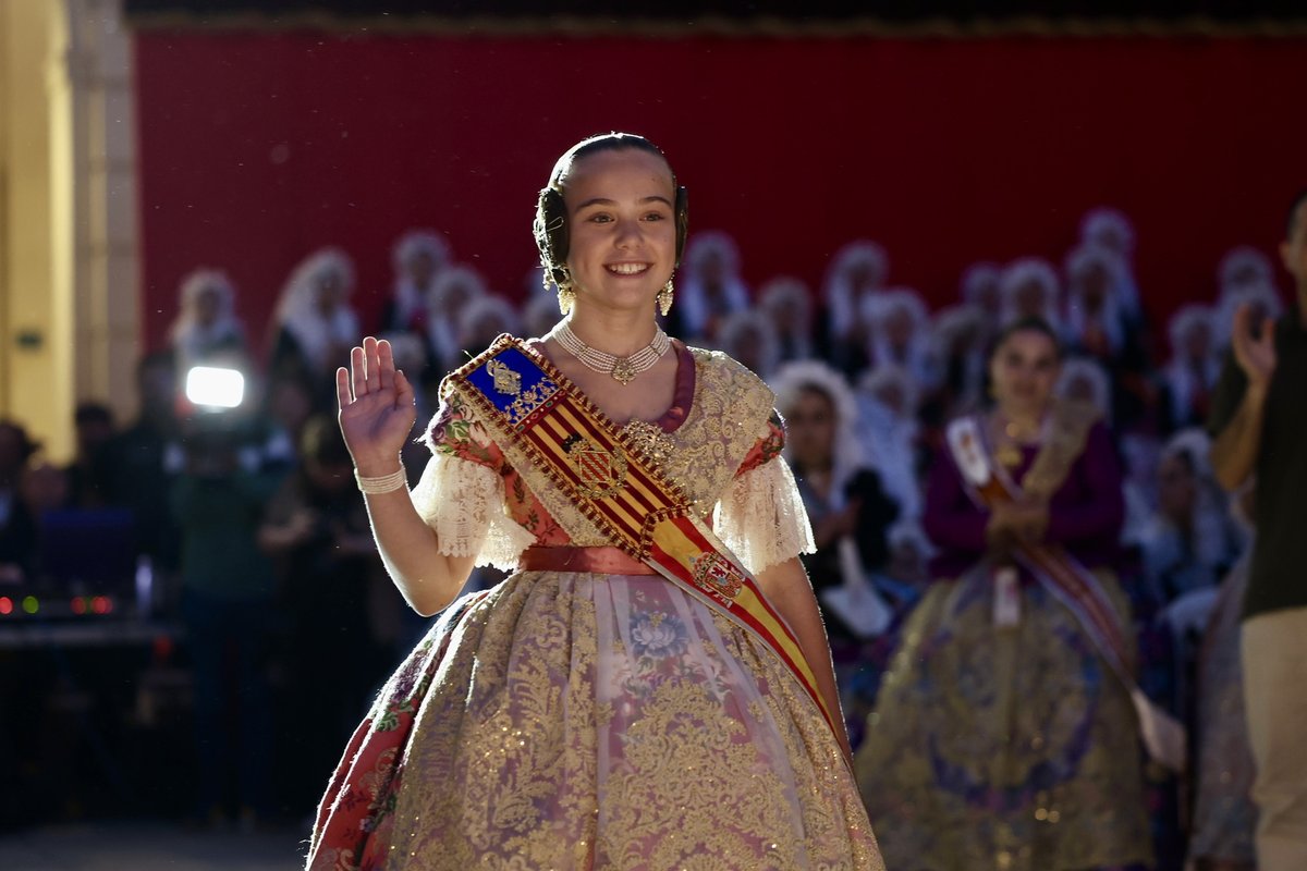 Proclamación de Valentina Tárraga Quesada como Bellesa del Foc Infantil de Alicante.

#HablemosDeFallas
#HablemosDeFallasUltimasNoticias.

La noticia al completo en hablemosdefallas.es

hablemosdefallas.es/proclamacion-d…

* Fotos:  Fotos: Fotofilmax - <a href="/JCF_Valencia/">Junta Central Fallera</a>