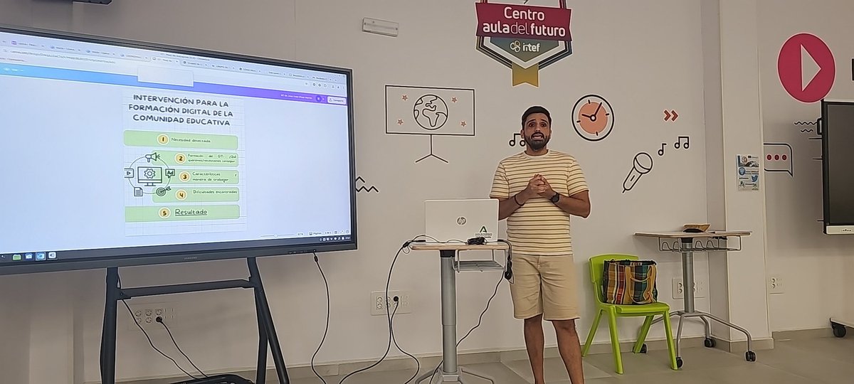 Samir de @ceipalmotamid nos presenta su grupo de trabajo sobre formación digital de la comunidad educativa. <a href="/CEPdeSevilla/">CEP de Sevilla</a> <a href="/DG_IFP/">DG de Innovación y Formación del Profesorado</a>