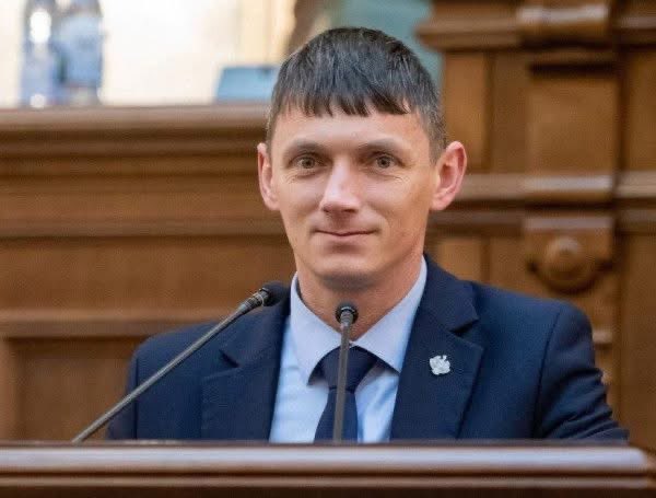 Senatorul Paul-Ciprian Pintea, începând de astăzi este membru PSD. Felicitări suveraniștilor care au votat “anti-sistem”! 👏