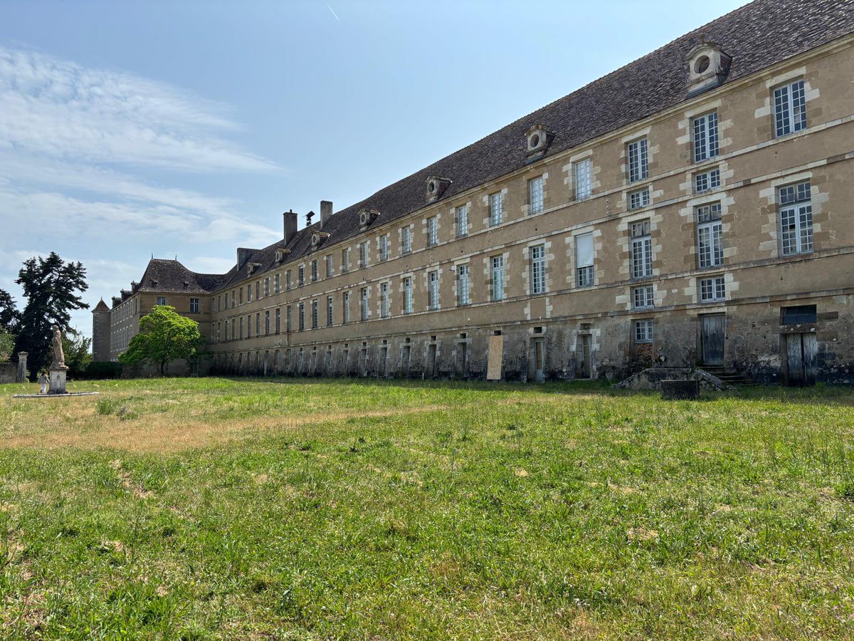 departement86's tweet image. #Patrimoine 🏰 | Présentation du site de la Maison Dieu à #Montmorillon au Préfet de Région 🤝

💬 « Après avoir sécurisé le lieu, il faut désormais le valoriser et le promouvoir auprès de futurs investisseurs. C’est tous ensemble, acteurs publics du territoire, que nous pourrons