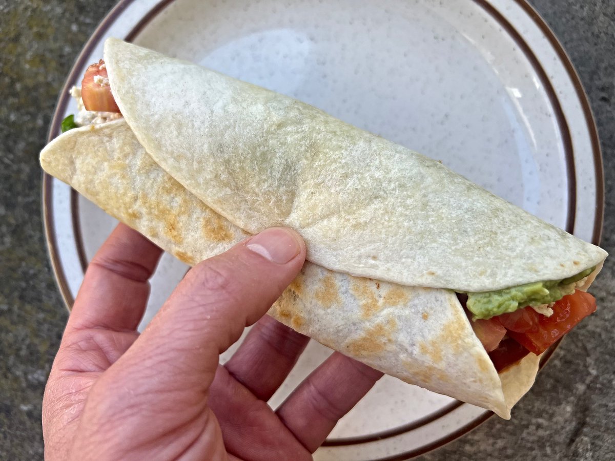 Robotvirgin's tweet photo. Vegan Burrito with Tofu & Mashed Avocado!
.
.
.
.
.
.
.
#veganburrito #veganburritos #mashedavocado #tofu #tofulover #avocado #avocadolover #vegan #veganfood #plantbased #veganism #veganfoodie #veganfortheanimals #veganmexicanfood #veganmeat #govegan #vegano #vegana #vegandinner https://t.co/mVqwXrAdRr