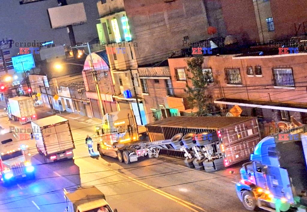 Ya fue retirado el contenedor que volcó en Calle Martí y 6ta. Avenida zona 2.

El congestionamiento en el Anillo Periférico llega hasta Majadas, zona 11 y hasta El Naranjo, Mixco.