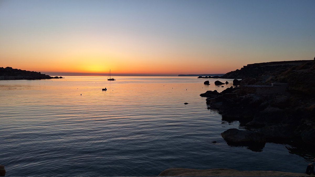 My article on how unauthorised #Mediterranean boat journeys are simultaneously invisible and deeply present. I interweave the travellers’ experiences with the social and political processes traversing this liquid border. The article can be accessed: ojs.mau.se/index.php/cimr…