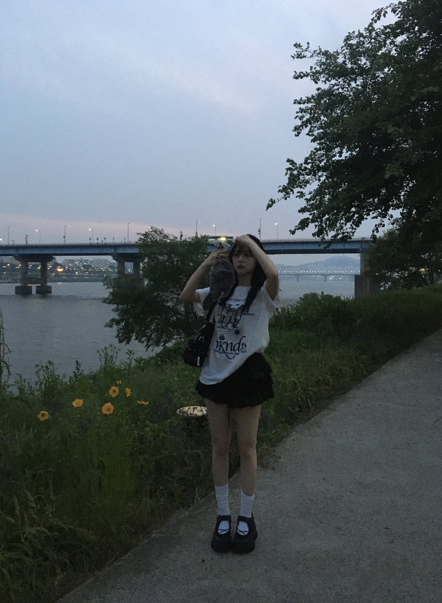 [#보은]

여름이다🫧 

#CLASSy #클라씨
#BOEUN