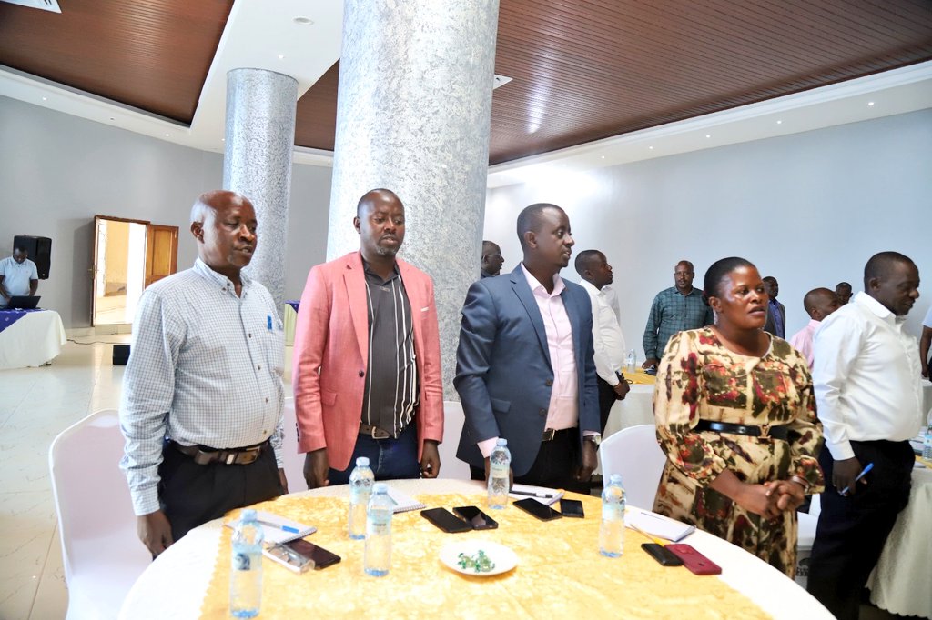 Masaka District Local Government (@masakadistrict_) on Twitter photo Maj Edmond Turyatunga director communications from Internal Security Organisation while addressing district communications officers from South Buganda region at zebra hotel emphasised good working relations in fostering social economic transformation in our district.
<a href="/MoICT_Ug/">Ministry of ICT&NG</a> Maj Edmond Turyatunga director communications from Internal Security Organisation while addressing district communications officers from South Buganda region at zebra hotel emphasised good working relations in fostering social economic transformation in our district.
<a href="/MoICT_Ug/">Ministry of ICT&NG</a>