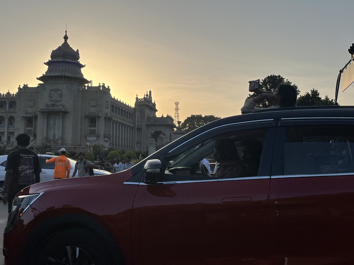 Rishita Khanna (@rishitaakhanna) on Twitter photo Crowds remain uncontrolled, with people still raising slogans for <a href="/RCBTweets/">Royal Challengers Bengaluru</a> and recording videos from Infantry Road to areas around Vidhana Soudha and Chinnaswamy Stadium
<a href="/NewIndianXpress/">The New Indian Express</a> Crowds remain uncontrolled, with people still raising slogans for <a href="/RCBTweets/">Royal Challengers Bengaluru</a> and recording videos from Infantry Road to areas around Vidhana Soudha and Chinnaswamy Stadium
<a href="/NewIndianXpress/">The New Indian Express</a>