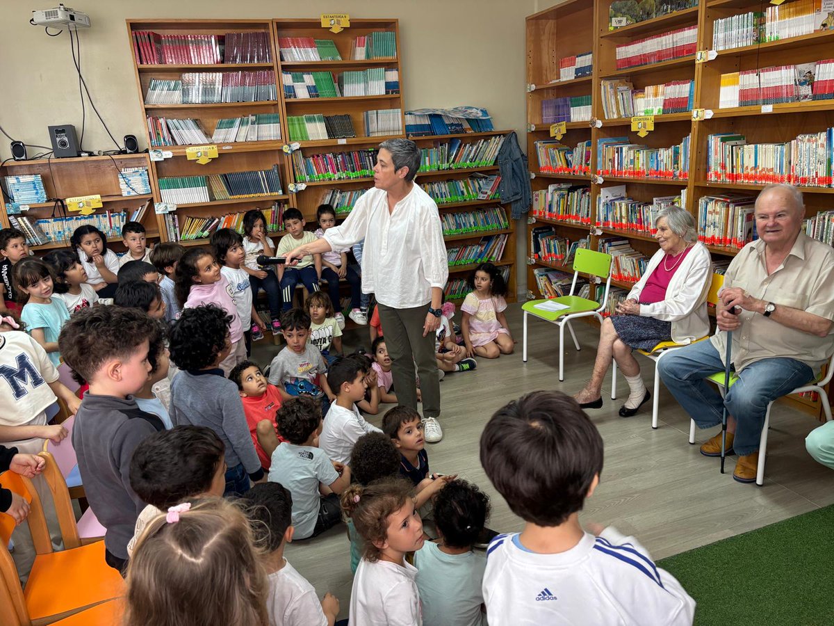 PROYECTO DE 4 AÑOS
En "La máquina del tiempo" recibimos a Paula y Antonio, residentes del Hospital Español, que contaron cómo era su infancia. ¡Una experiencia inolvidable! <a href="/ConsejeriaEduc1/">Consejería Educación Marruecos</a> <a href="/AccEducativaExt/">Acción Educativa Exterior</a> <a href="/ampatangerRyC/">AMPA Colegio Ramón y Cajal - Tánger</a> #megustamicole #viajerosdeltiempo