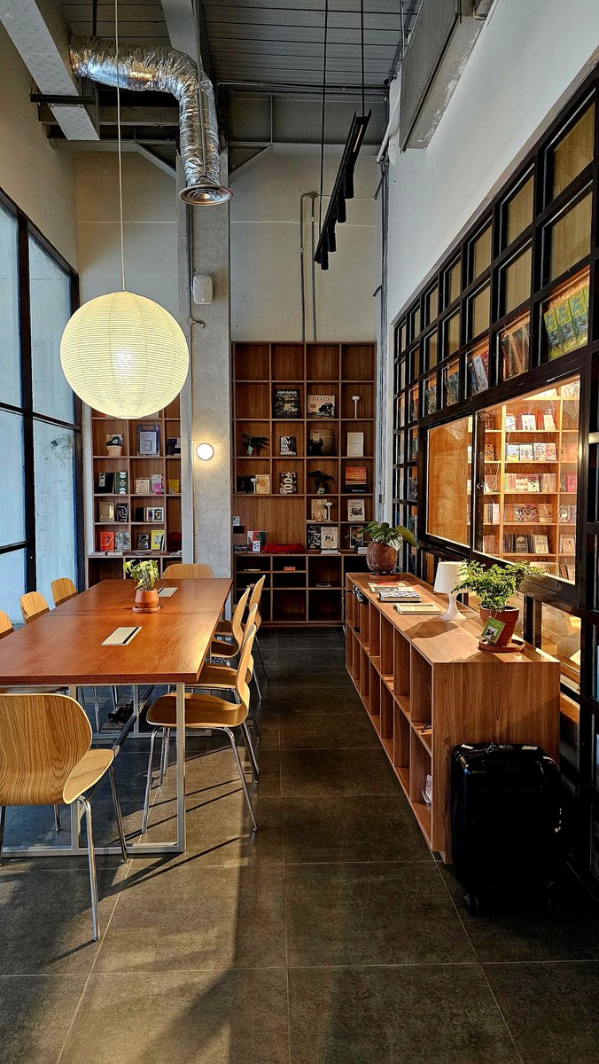 SindhuWahyu's tweet photo. Kopi Aloo - Melawai / Gramedia Jalma
A new coffeeshop dari Solo yang letaknya di kawasan strategis yang ramai di kawasan Blok M Square aka Melawai. Kopi Aloo juga collab dengan toko buku terbaru dari Gramedia yaitu Gramedia Jalma. https://t.co/UGOboGFkZd