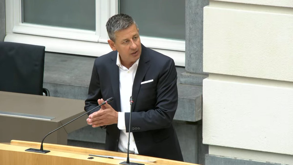 Vlaams Belang - Vlaams Parlement (@vb_vlaparl) on Twitter photo "In Vlaanderen zijn er 43 moskeeën die behoren tot de Diyanet-structuur, waarvan 12 erkend zijn en subsidies ontvangen. Daarnaast zijn er nog 19 erkenningszoekende moskeeën die tot dit radicale Turkse netwerk behoren." <a href="/chrisjanssensVB/">Chris Janssens</a> #VlaParl "In Vlaanderen zijn er 43 moskeeën die behoren tot de Diyanet-structuur, waarvan 12 erkend zijn en subsidies ontvangen. Daarnaast zijn er nog 19 erkenningszoekende moskeeën die tot dit radicale Turkse netwerk behoren." <a href="/chrisjanssensVB/">Chris Janssens</a> #VlaParl