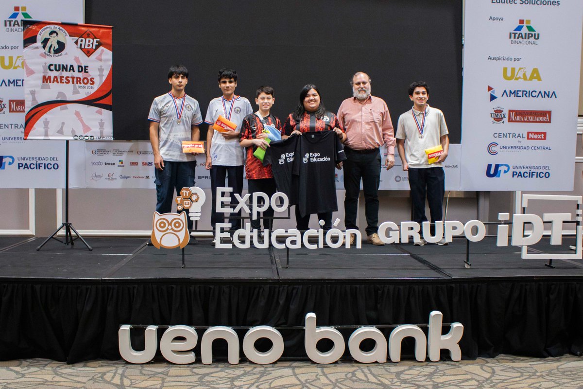ExpoEducacionPy's tweet photo. 🏆 ¡Cada movimiento los llevó al podio!

Felicitamos a los participantes del Desafío de Ajedrez en esta cuarta edición 2025. Sus ganas, respeto y pasión por el juego hicieron vibrar al público.

Gracias por representar lo mejor del espíritu educativo. https://t.co/e6UMWwtgfq