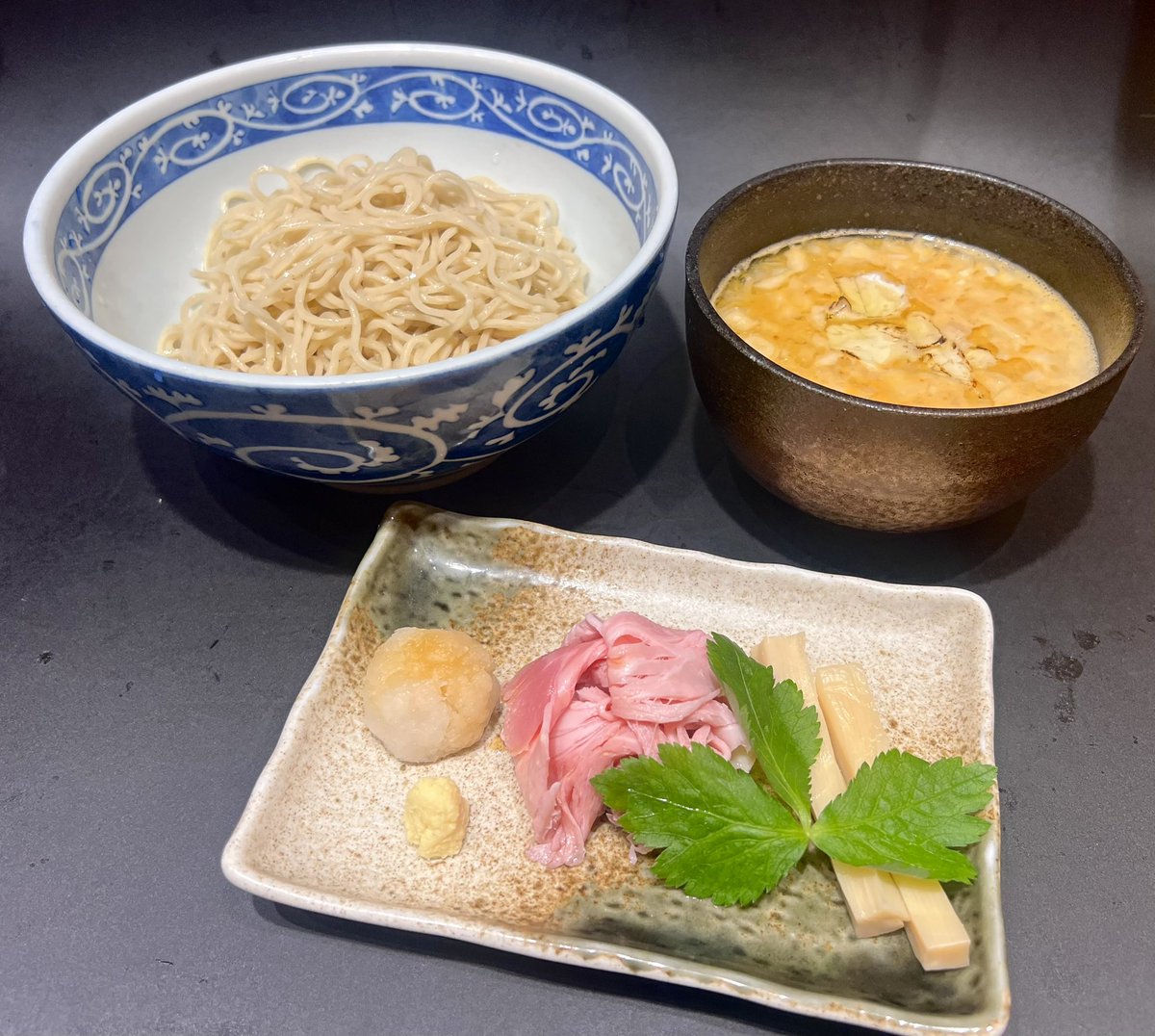 yosikawanisidai's tweet photo. 6/5  木曜日

限定麺
◆海のフォアグラつけ麺
　　　　　　　30食
◆蟹味噌濃厚白湯ラーメン
　　　　　　　15食
◆冷やし煮干しそば

11時オープン
〜通し営業〜
20時半ラストオーダーです☆

⭐️初鰹丼
⭐️いわし（そば　丼）
⭐️和え玉（あん肝　イカ）
⭐️チャーシュー丼

ご来店お待ちしてます😊 https://t.co/LkCxzAxOeU