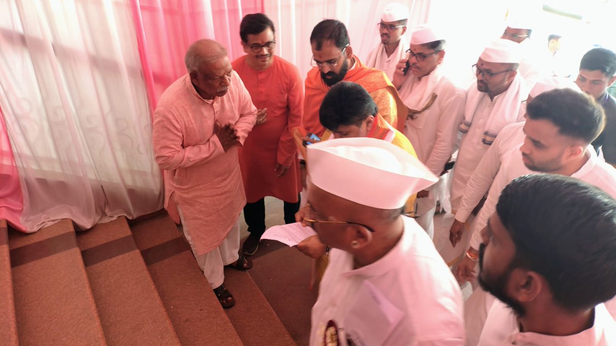 Parag Gokhale (@parag_hjs) on Twitter photo 📍We demand the immediate cancellation of the proposed slaughterhouse near Alandi.
Memorandum submitted to Shri Uday Samant ji (<a href="/samant_uday/">Uday Samant</a>) by <a href="/HinduJagrutiOrg/">HinduJagrutiOrg</a> in #Pune.
<a href="/CMOMaharashtra/">CMO Maharashtra</a> <a href="/mieknathshinde/">Eknath Shinde - एकनाथ शिंदे</a> <a href="/pcmccomm/">PCMC Commissioner - Shekhar Singh, IAS</a> <a href="/SG_HJS/">Sunil Ghanwat 🛕🛕</a> | <a href="/SanatanPrabhat/">Sanatan Prabhat</a> <a href="/SakalMediaNews/">SakalMedia</a> <a href="/DainikBhaskar/">Dainik Bhaskar</a> 📍We demand the immediate cancellation of the proposed slaughterhouse near Alandi.
Memorandum submitted to Shri Uday Samant ji (<a href="/samant_uday/">Uday Samant</a>) by <a href="/HinduJagrutiOrg/">HinduJagrutiOrg</a> in #Pune.
<a href="/CMOMaharashtra/">CMO Maharashtra</a> <a href="/mieknathshinde/">Eknath Shinde - एकनाथ शिंदे</a> <a href="/pcmccomm/">PCMC Commissioner - Shekhar Singh, IAS</a> <a href="/SG_HJS/">Sunil Ghanwat 🛕🛕</a> | <a href="/SanatanPrabhat/">Sanatan Prabhat</a> <a href="/SakalMediaNews/">SakalMedia</a> <a href="/DainikBhaskar/">Dainik Bhaskar</a>